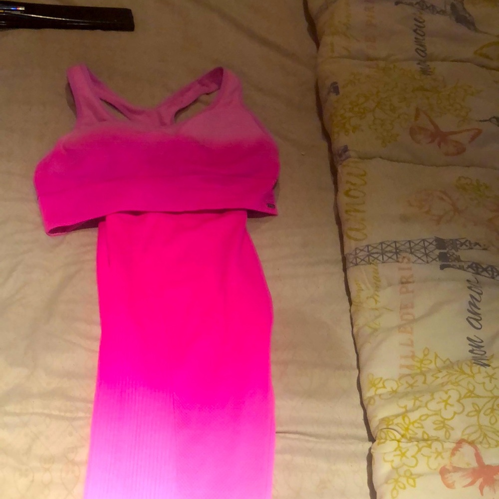 VICTORIA SECRET HOT PINK SEAMLESS LINED GYM SET